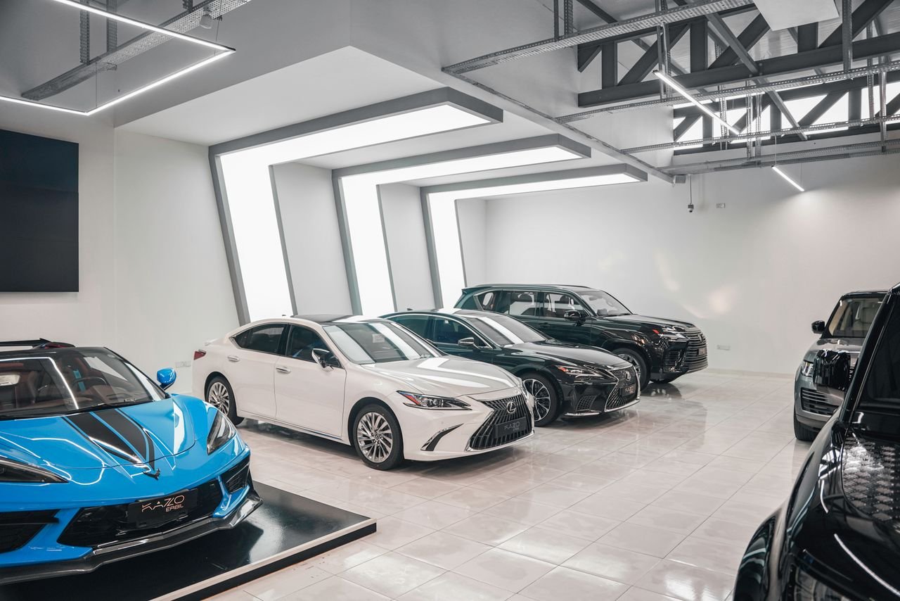 Professional car showroom cleaning service